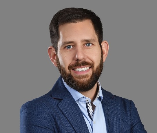 Portrait photo of Ivo Rupper wearing a blue blazer and light blue shirt